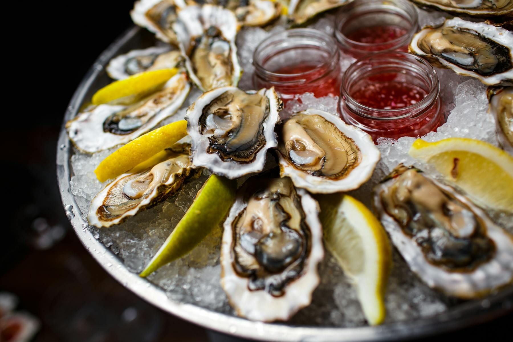 In gastronomy, a mysterious marriage links wine and seafood. A sensory quest where ocean and vineyard meet.